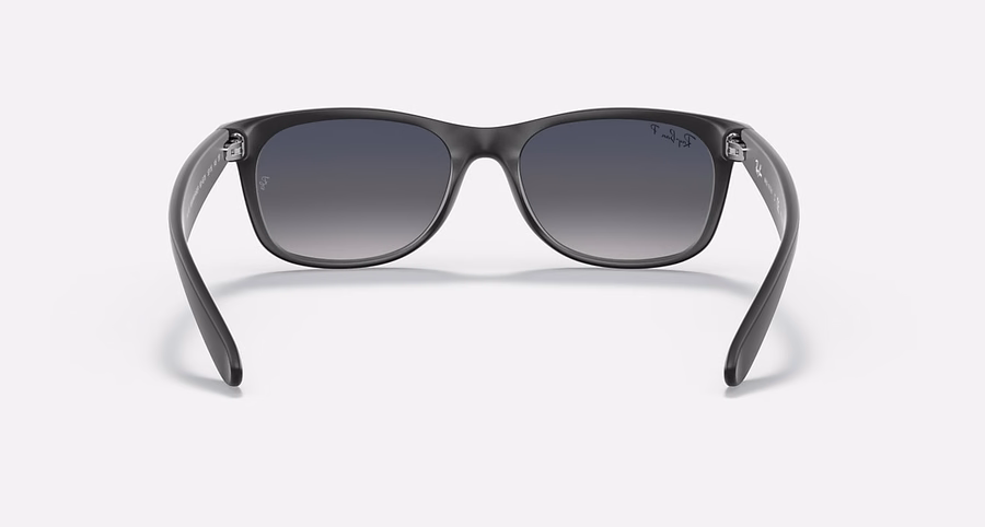 NOWY KLASYK WAYFARER